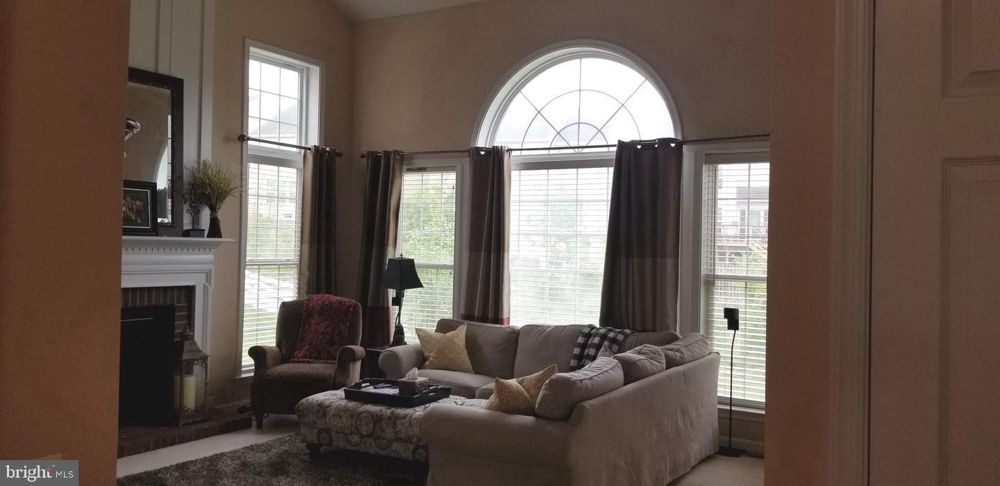 LAUREL HILL - Residential