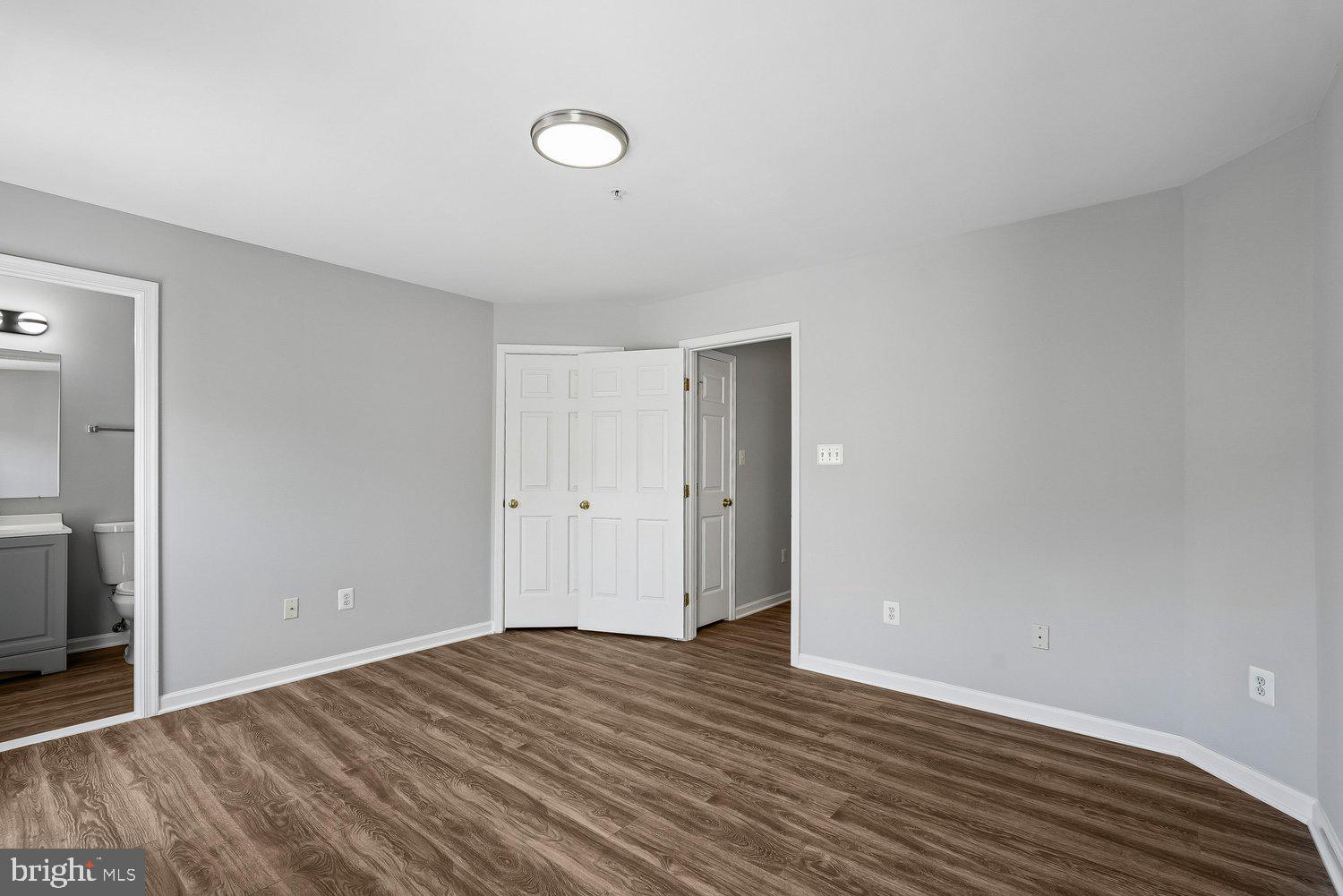 THE VILLAGES OF URBANA GREENSPRING - Residential