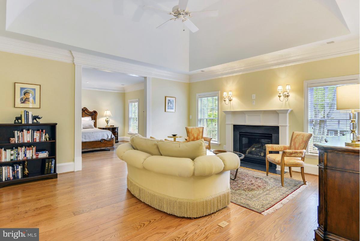 COUNTRY CLUB HILLS - Residential