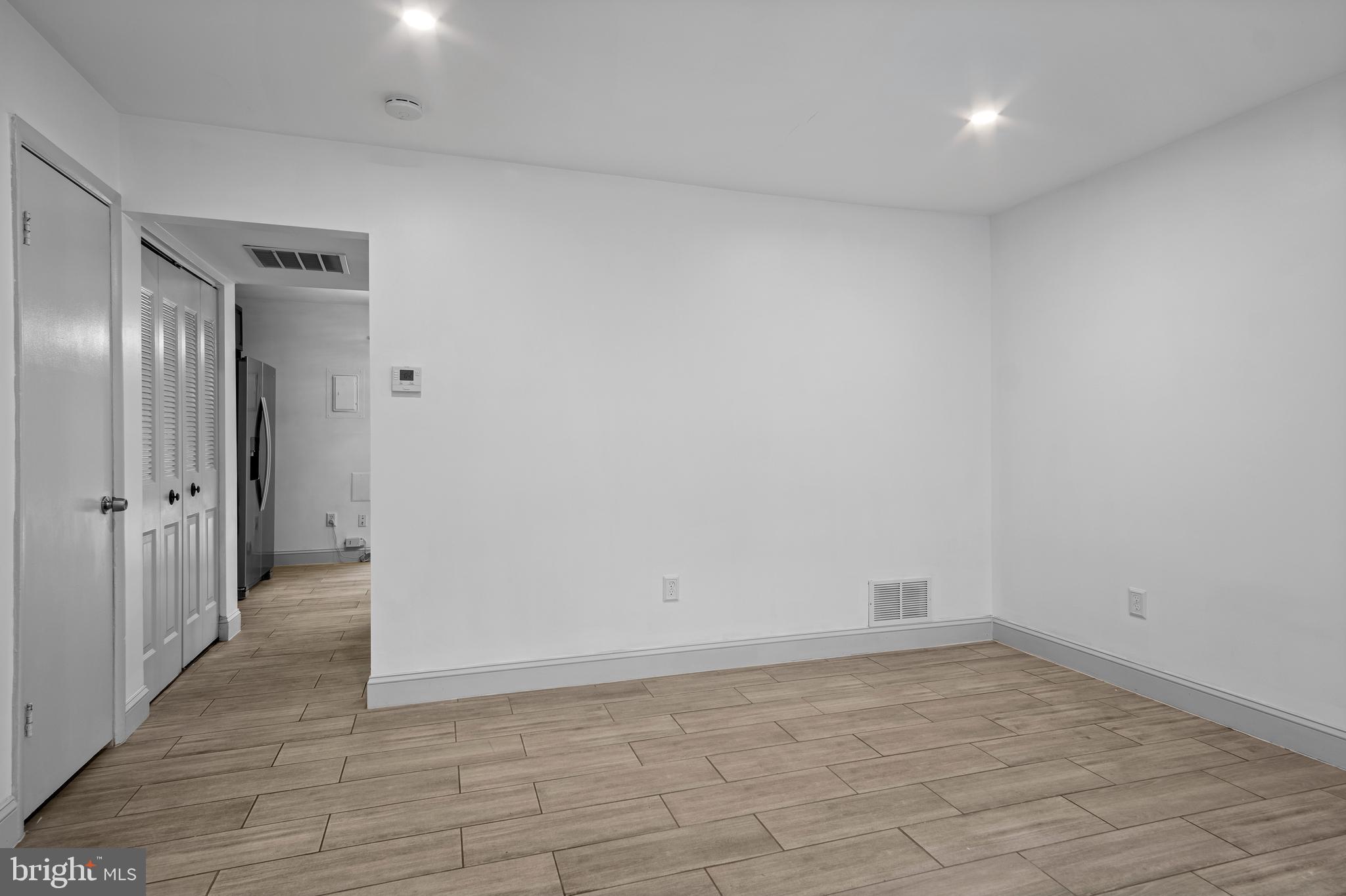 REFLECTION LAKE - Residential Lease