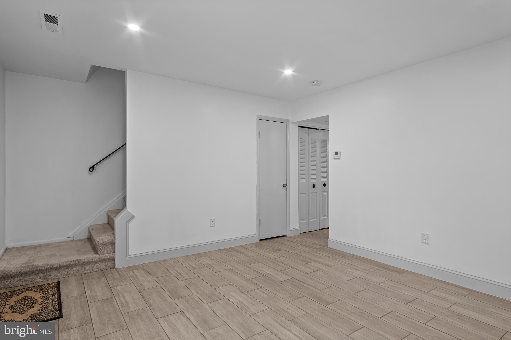 REFLECTION LAKE - Residential Lease