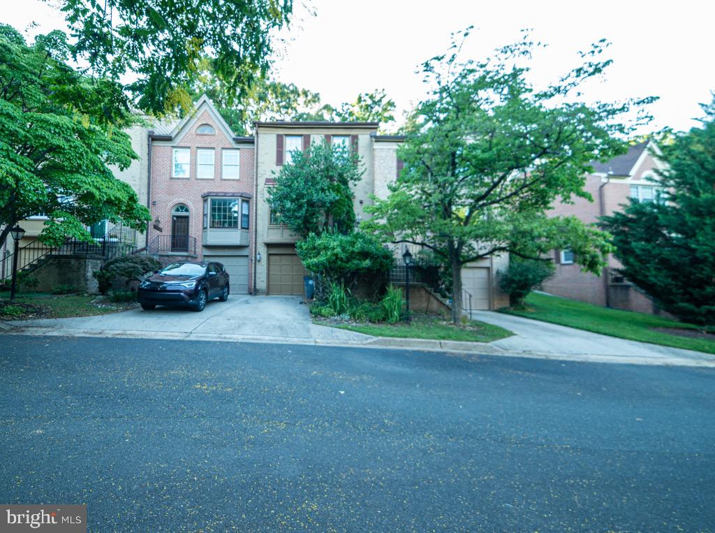 ROCKVILLE HEIGHTS - Residential