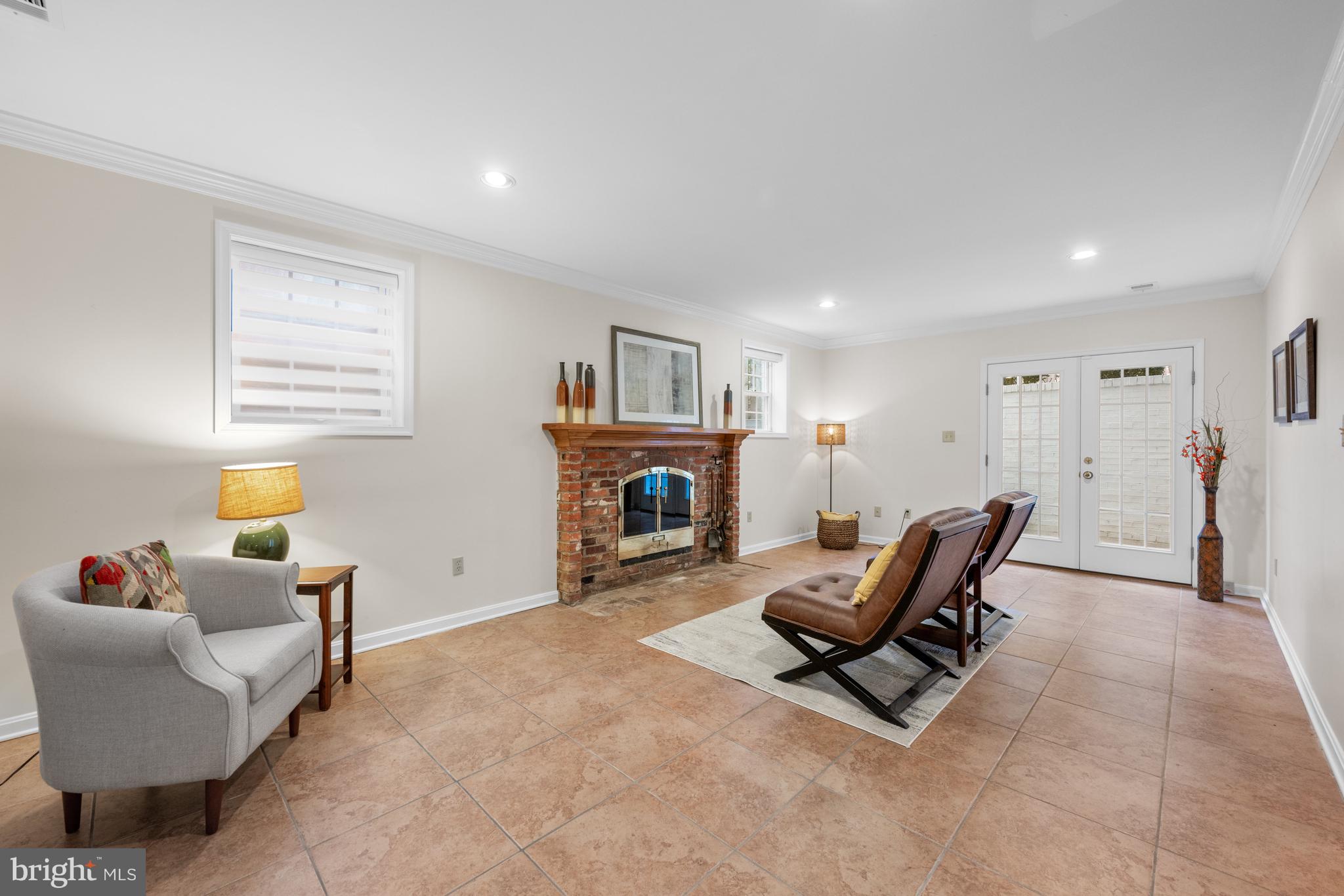 RIVER FALLS - Residential