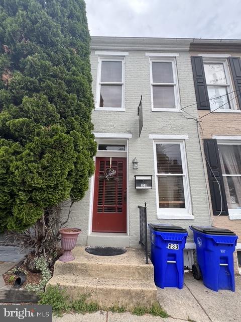 Explore a prime investment opportunity with this well-maintained 1,176 SF building in the heart of Frederick. Built in 1910, this property offers a historic charm combined with modern utility, making it an ideal space for a variety of office or office building uses. Zoned DB, the location provides flexibility for potential tenants and businesses.