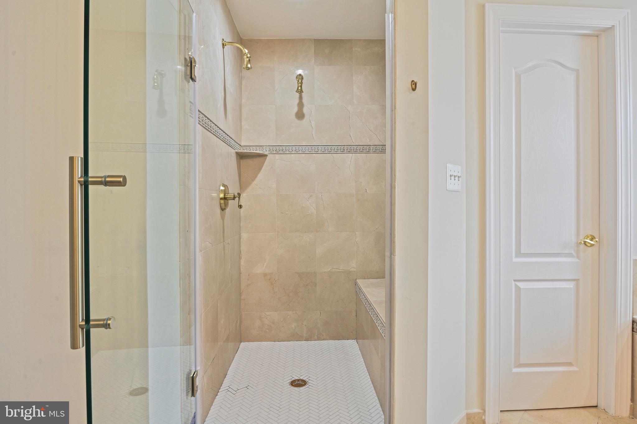 MCLEAN PLACE - Residential