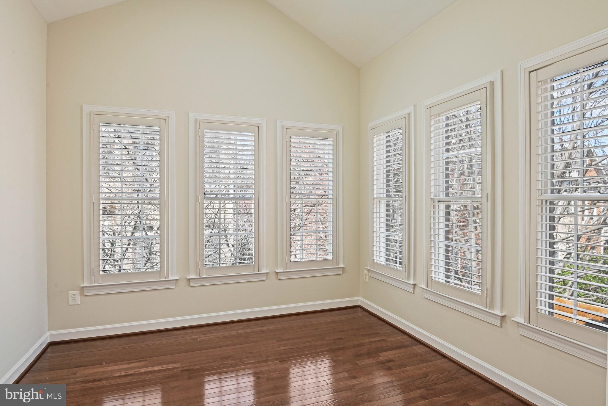 MCLEAN PLACE - Residential