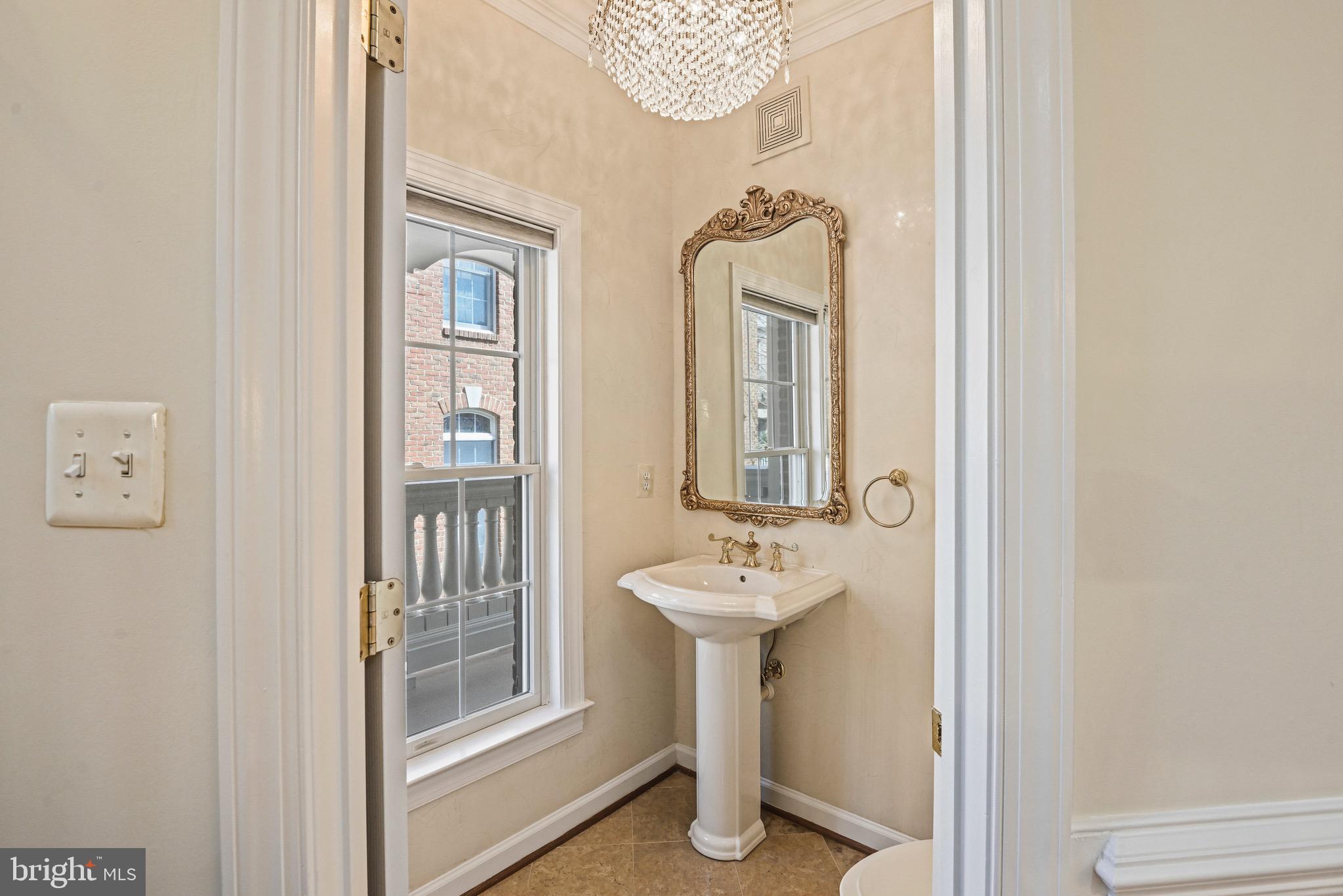 MCLEAN PLACE - Residential