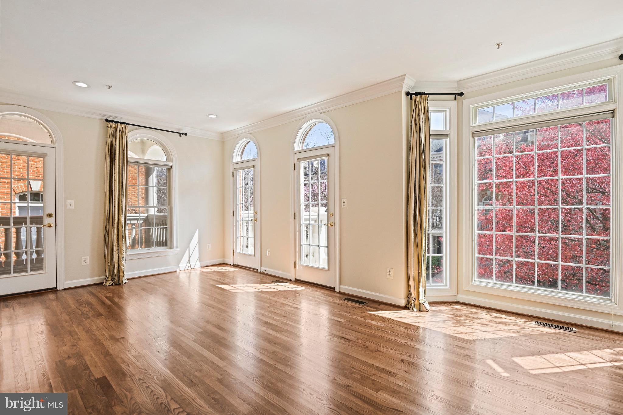 MCLEAN PLACE - Residential