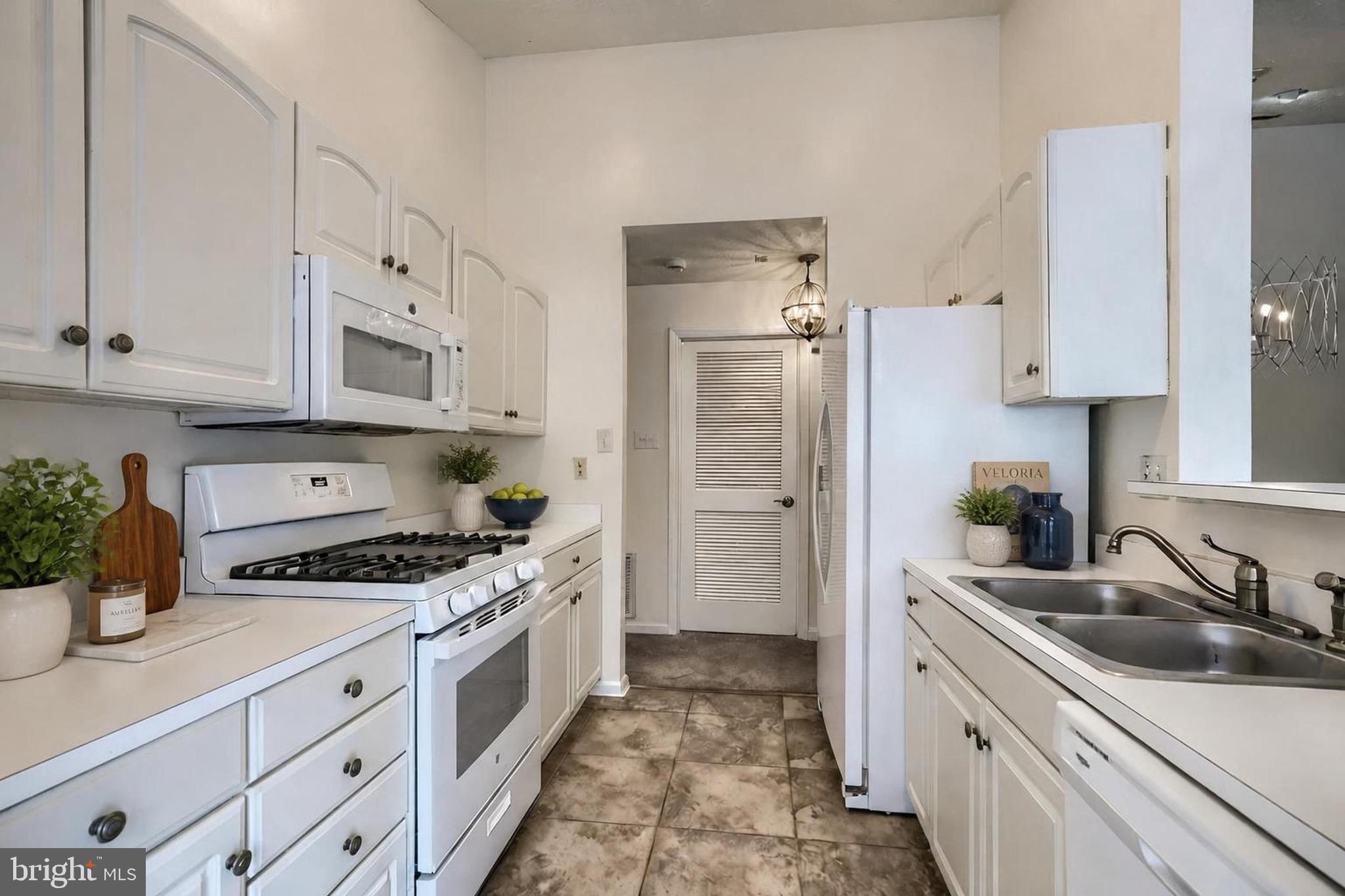 SOUTHFIELD CONDO - Residential