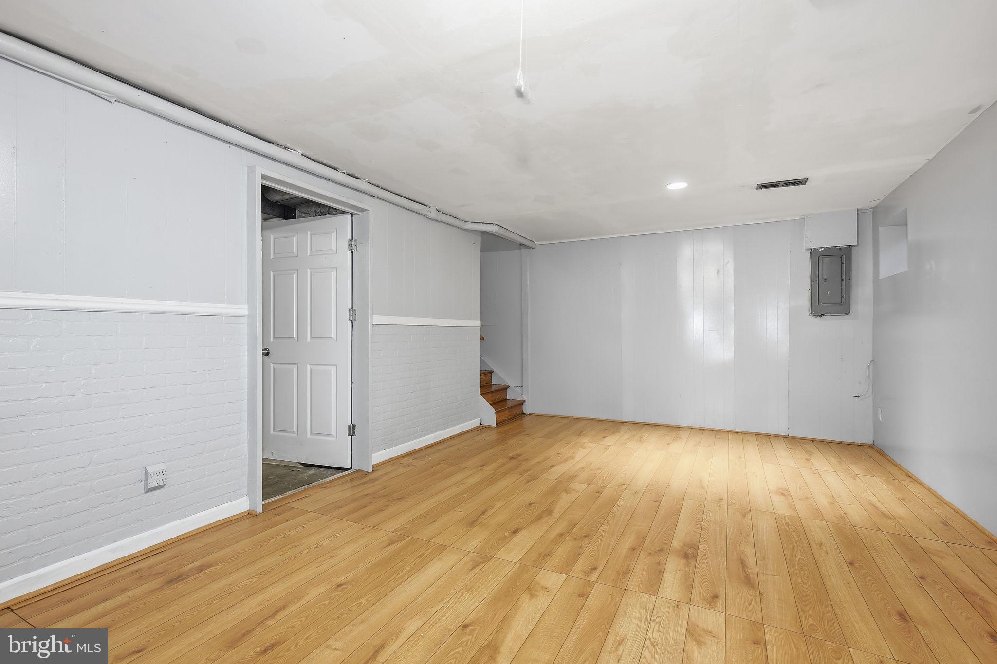 WHISKEY BOTTOM - Residential