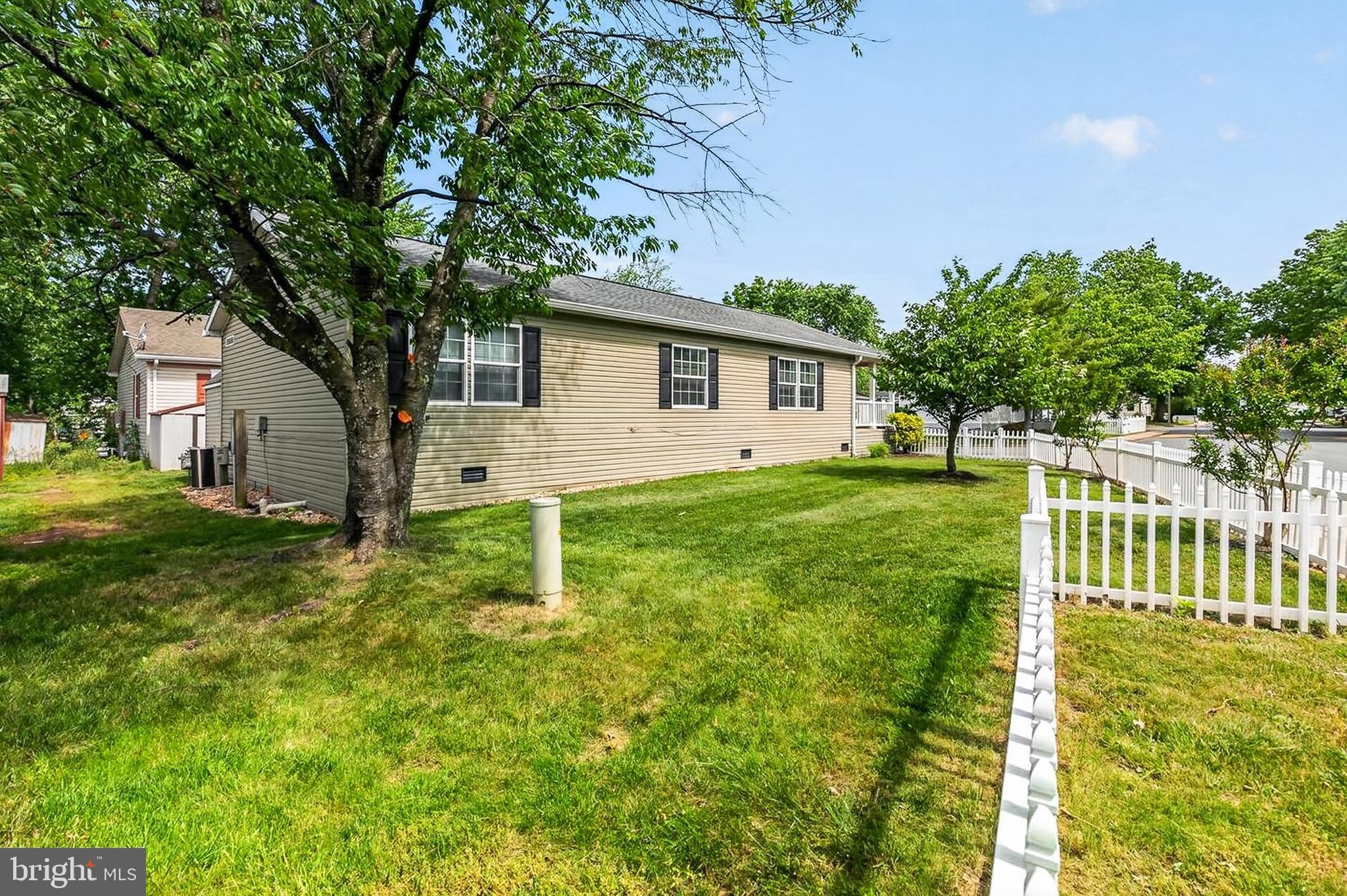 MEADOWS OF CHANTILLY - Residential