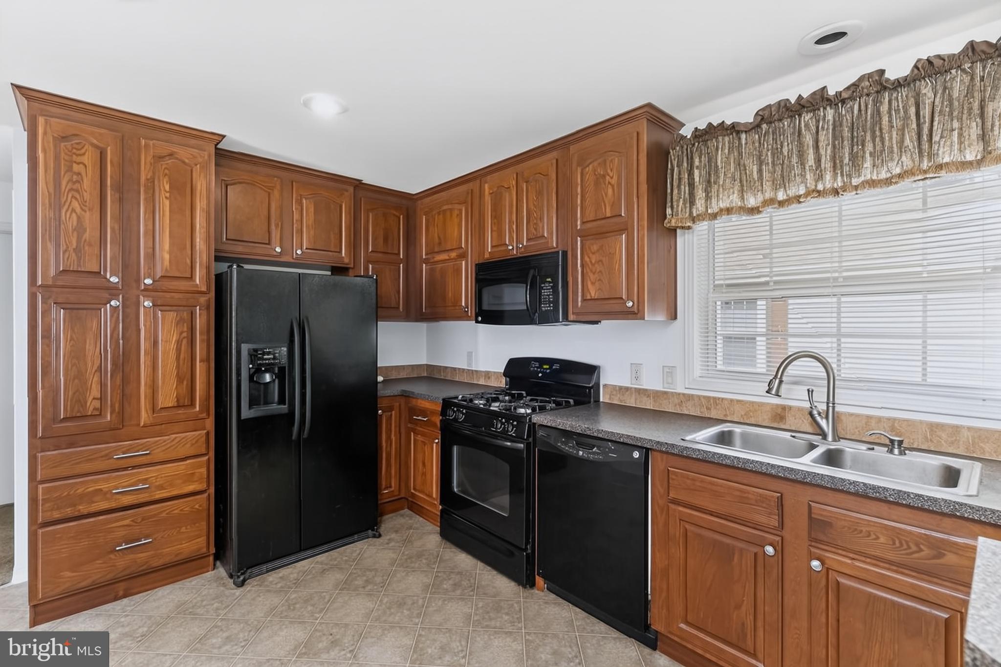 MEADOWS OF CHANTILLY - Residential