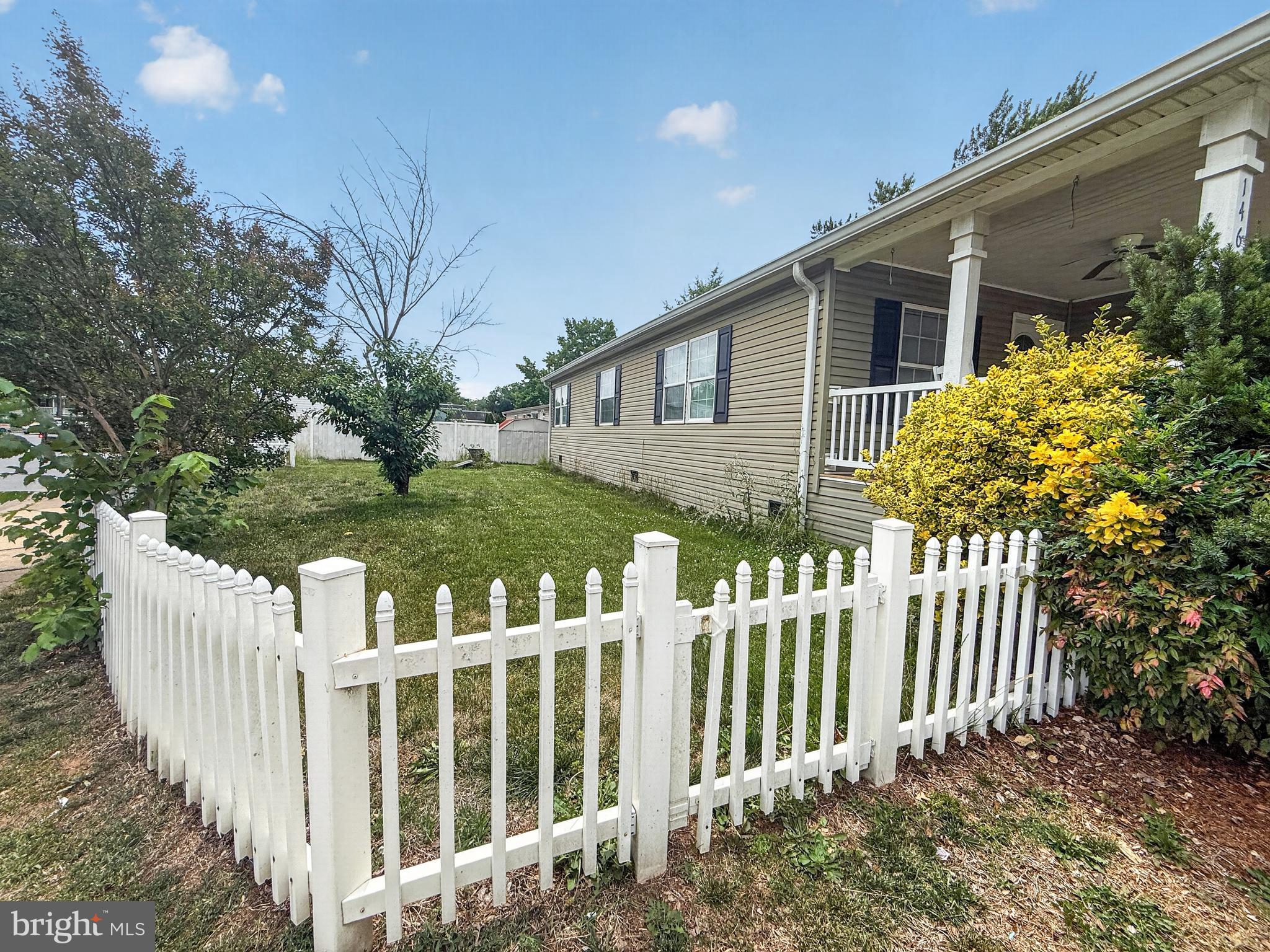 MEADOWS OF CHANTILLY - Residential