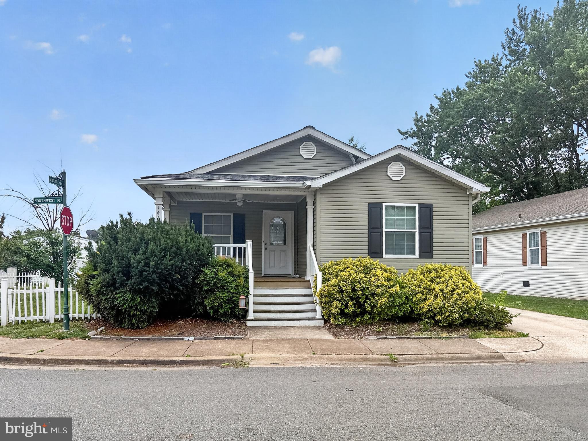 MEADOWS OF CHANTILLY - Residential