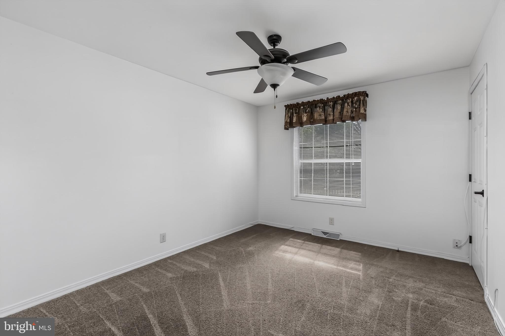 MEADOWS OF CHANTILLY - Residential