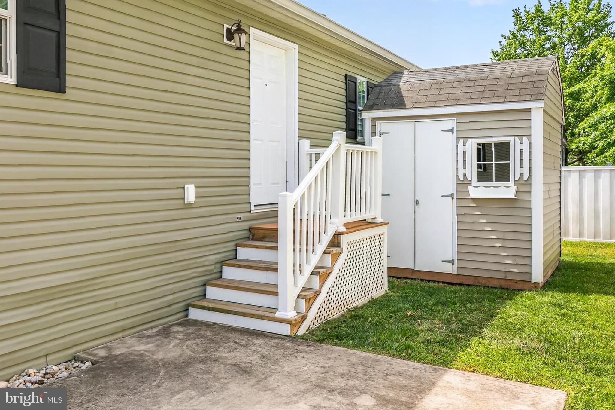 MEADOWS OF CHANTILLY - Residential