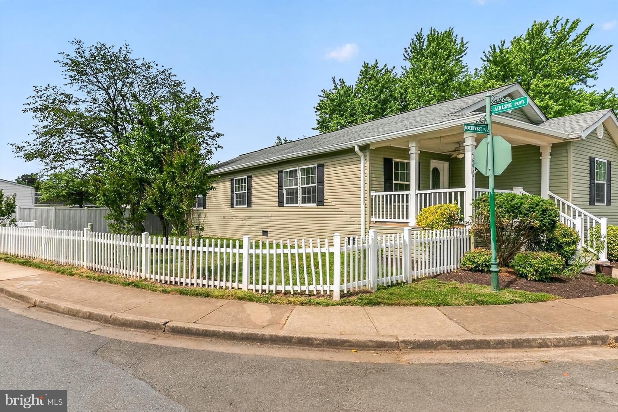 MEADOWS OF CHANTILLY - Residential