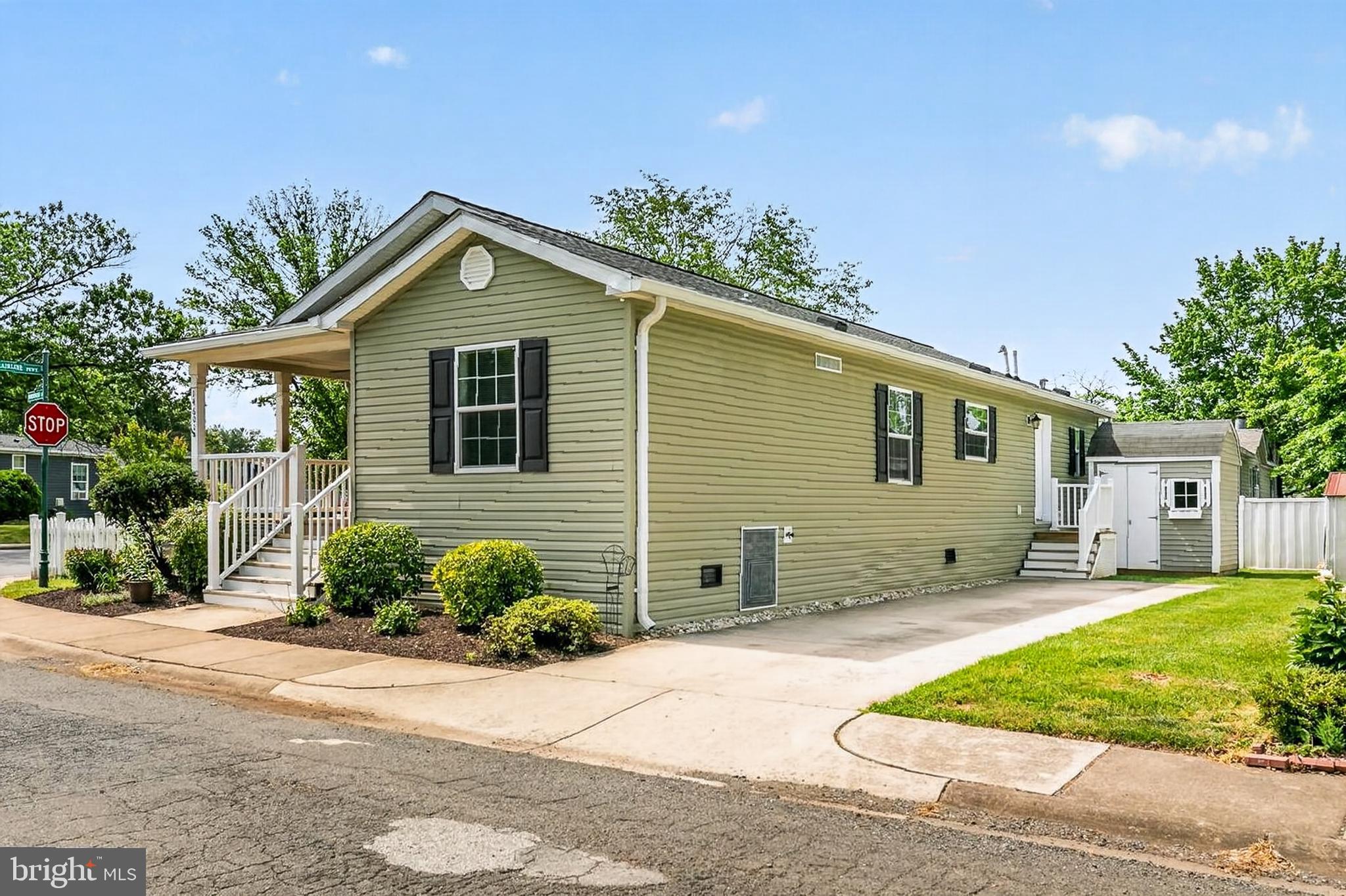 MEADOWS OF CHANTILLY - Residential