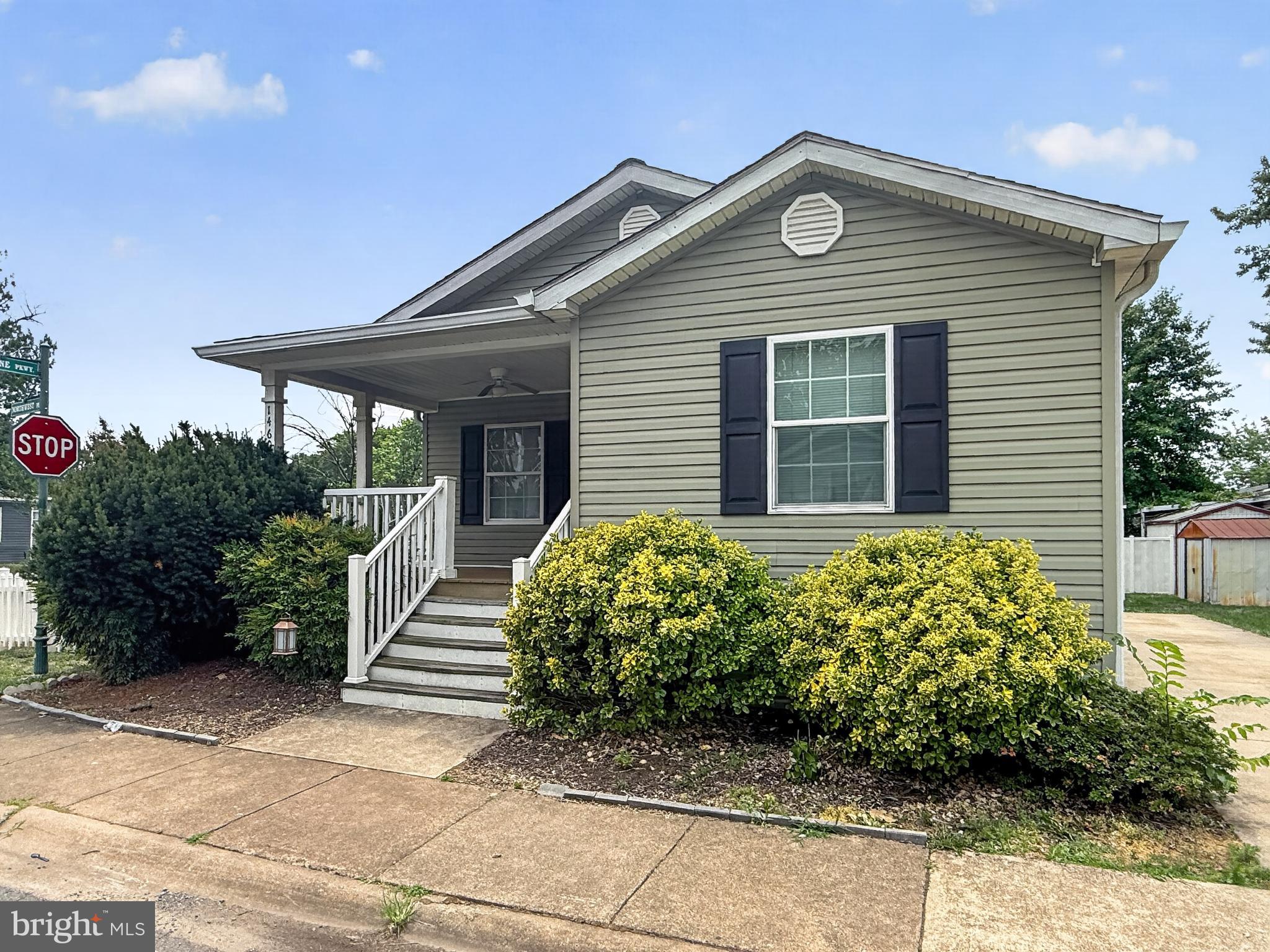 MEADOWS OF CHANTILLY - Residential