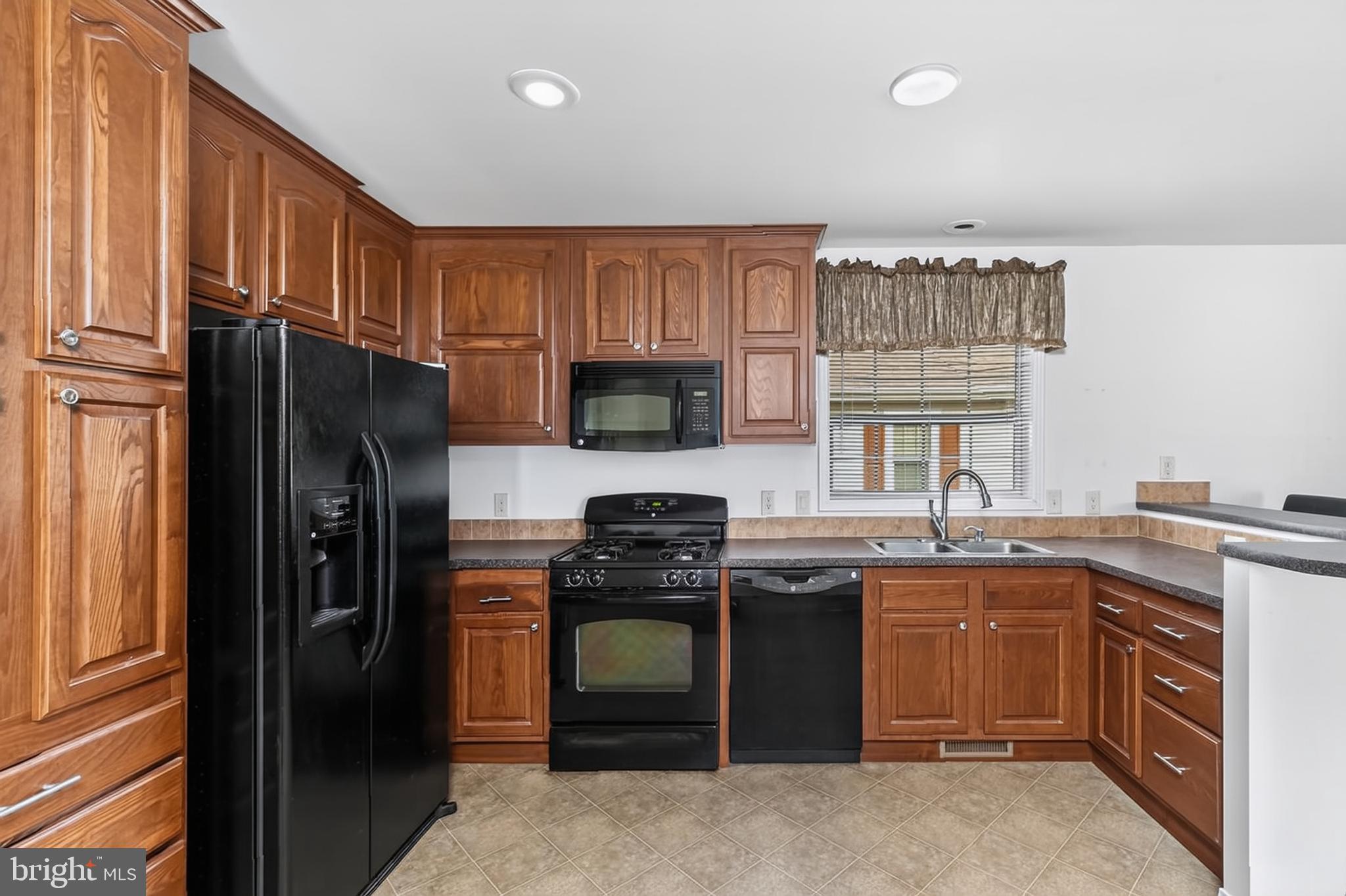 MEADOWS OF CHANTILLY - Residential