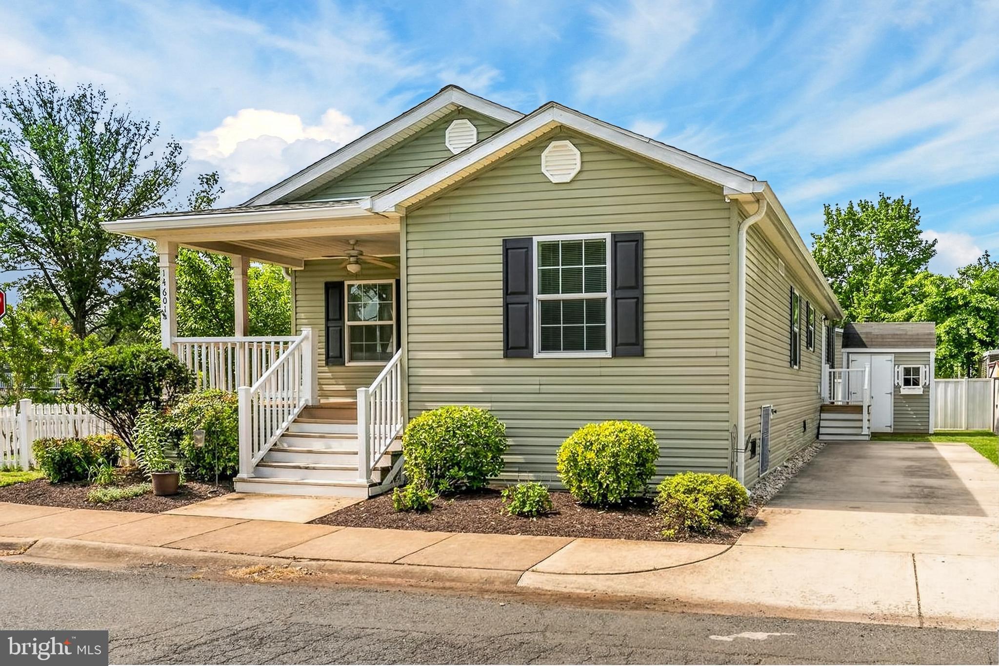 MEADOWS OF CHANTILLY - Residential