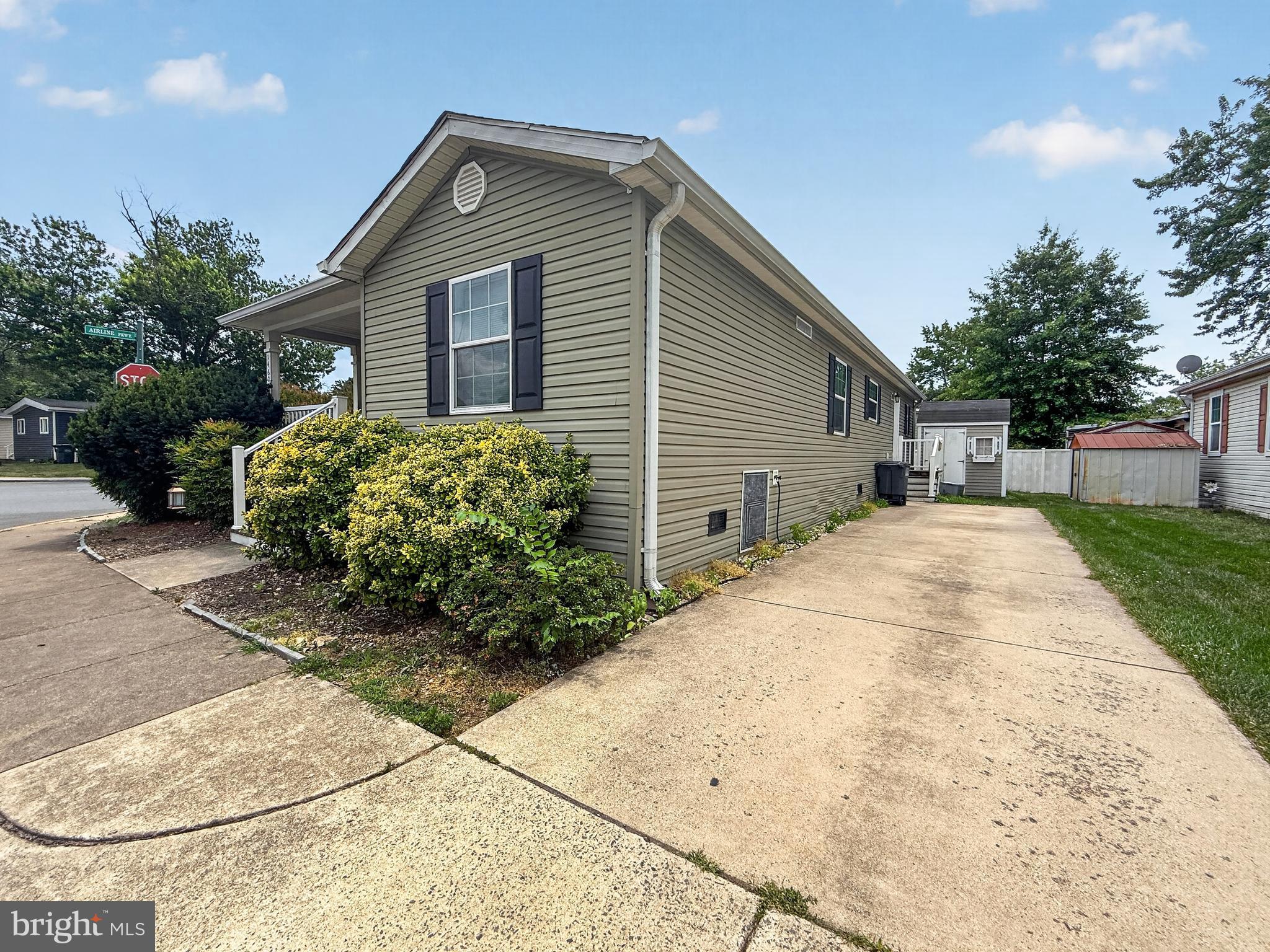 MEADOWS OF CHANTILLY - Residential
