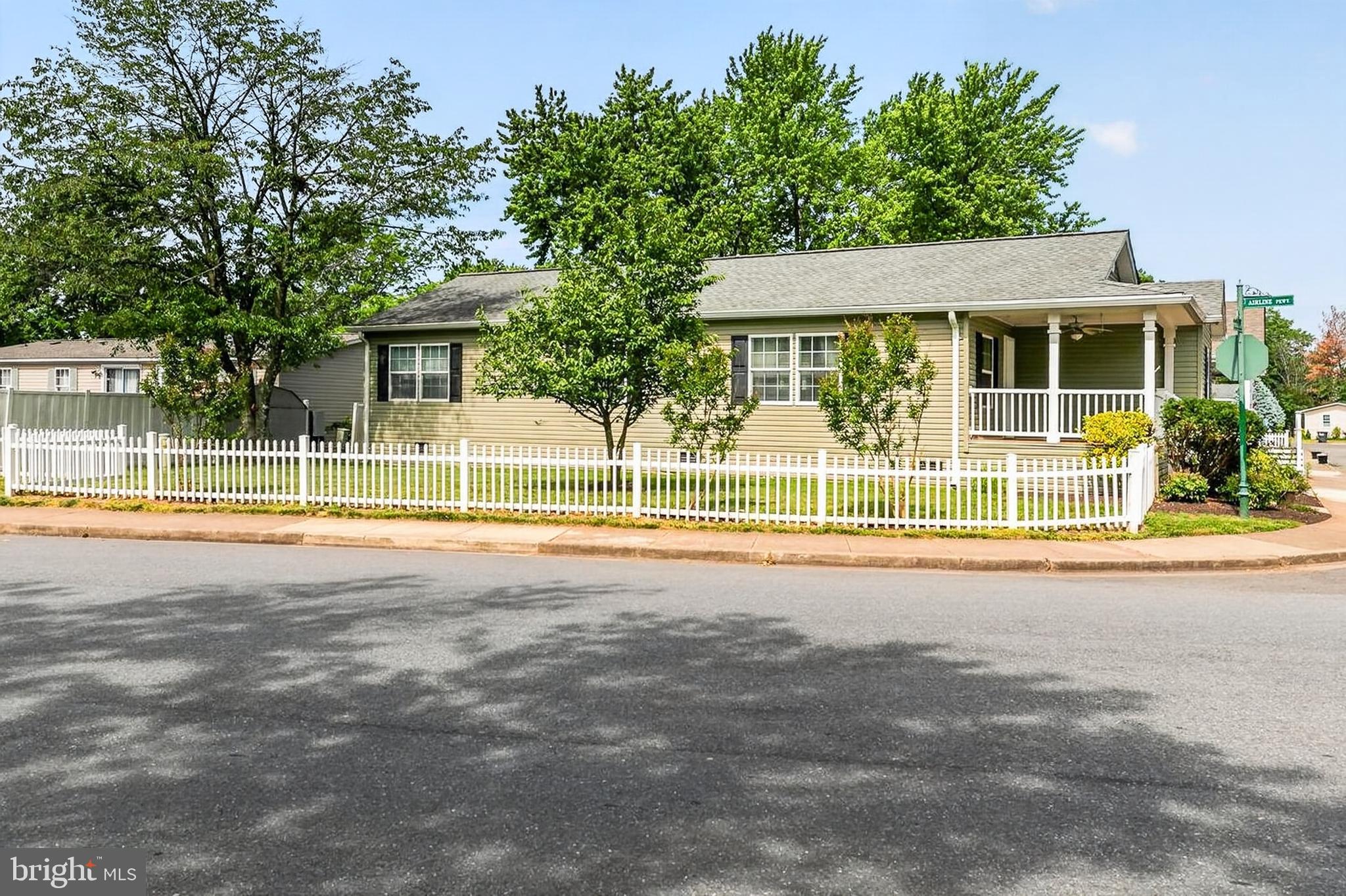 MEADOWS OF CHANTILLY - Residential