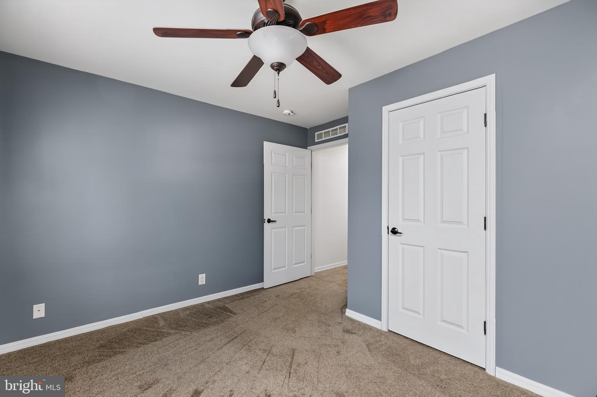 MEADOWS OF CHANTILLY - Residential
