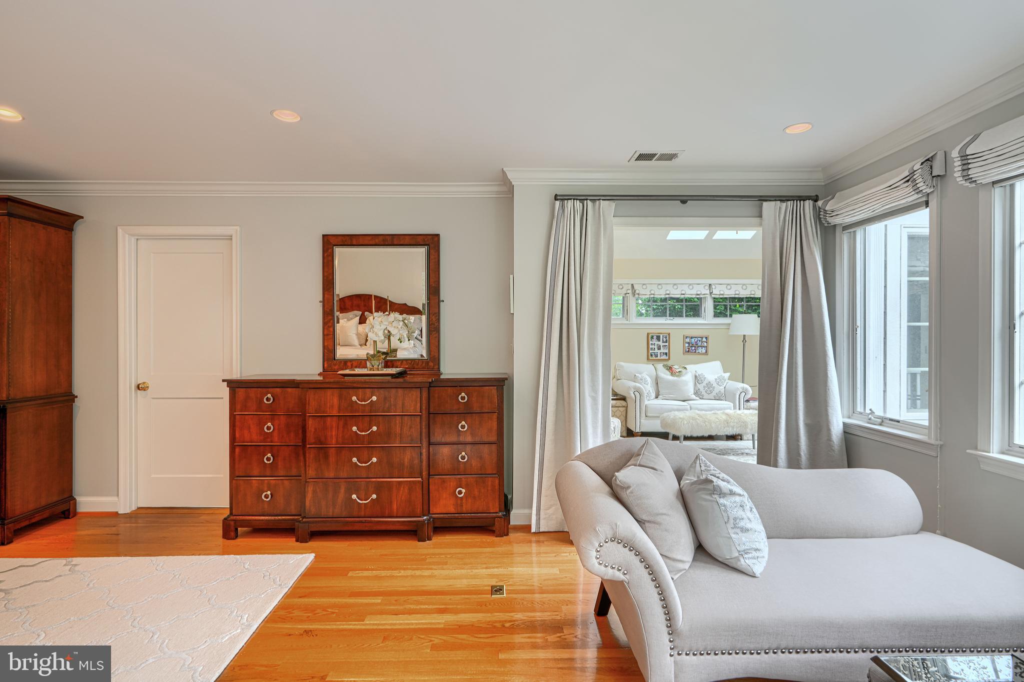 GREENWICH FOREST - Residential