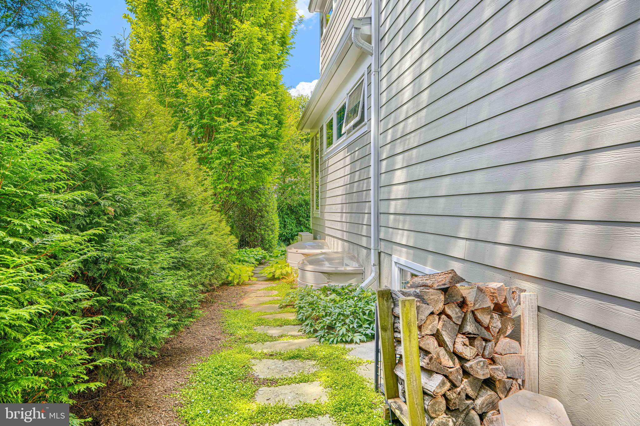 GREENWICH FOREST - Residential