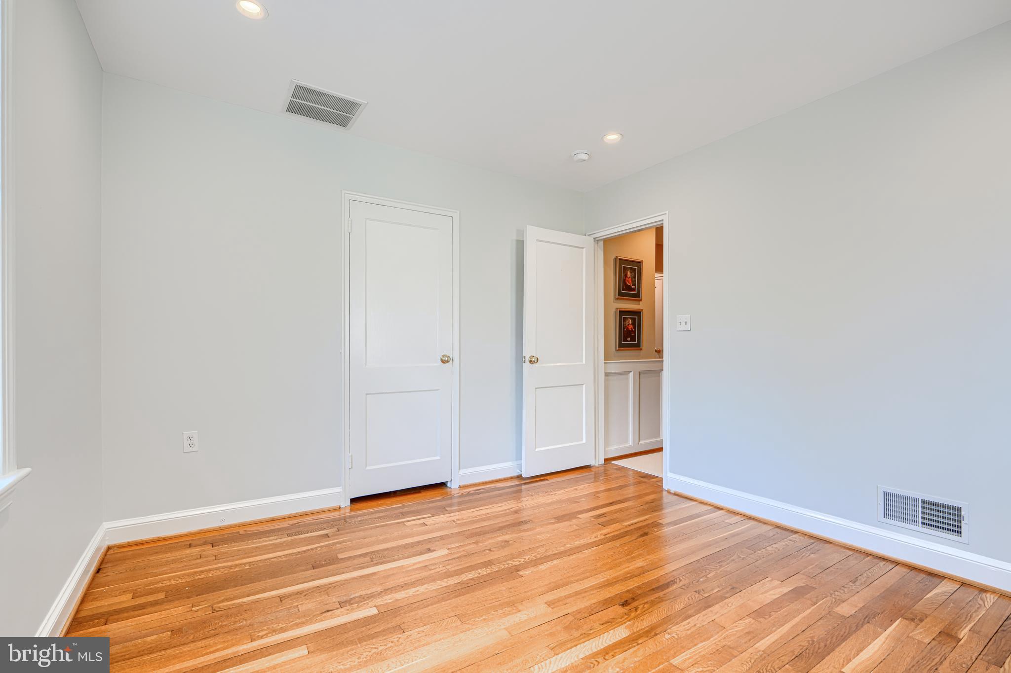 GREENWICH FOREST - Residential