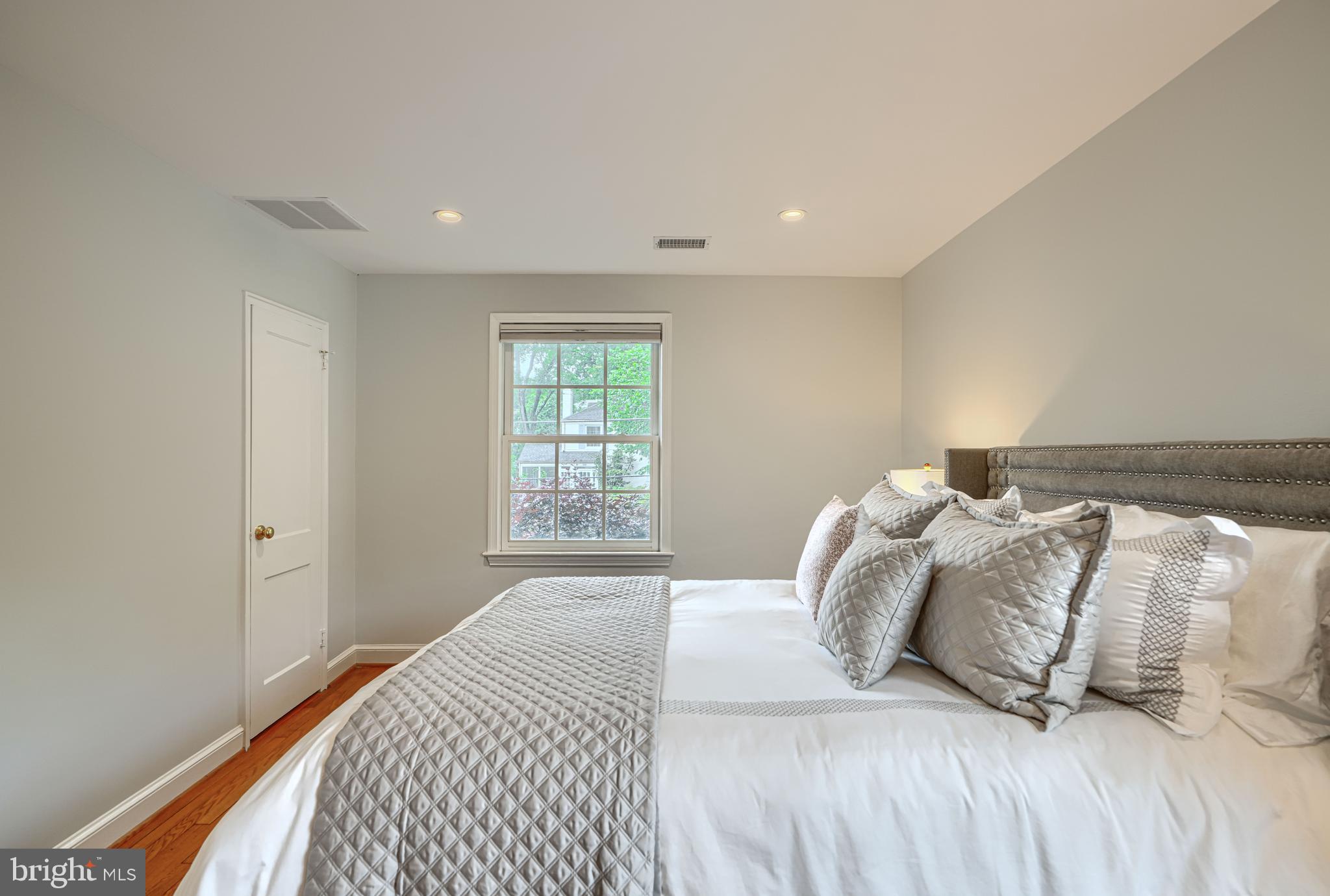 GREENWICH FOREST - Residential