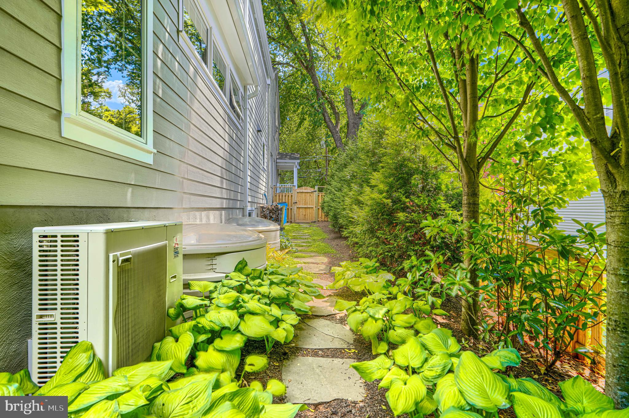 GREENWICH FOREST - Residential