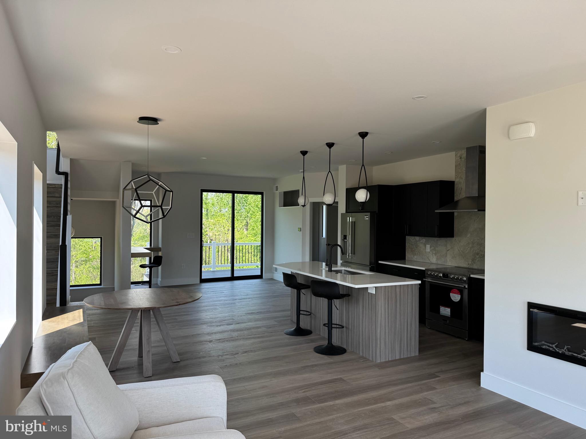 MOUNTAIN MEADOWS - Residential