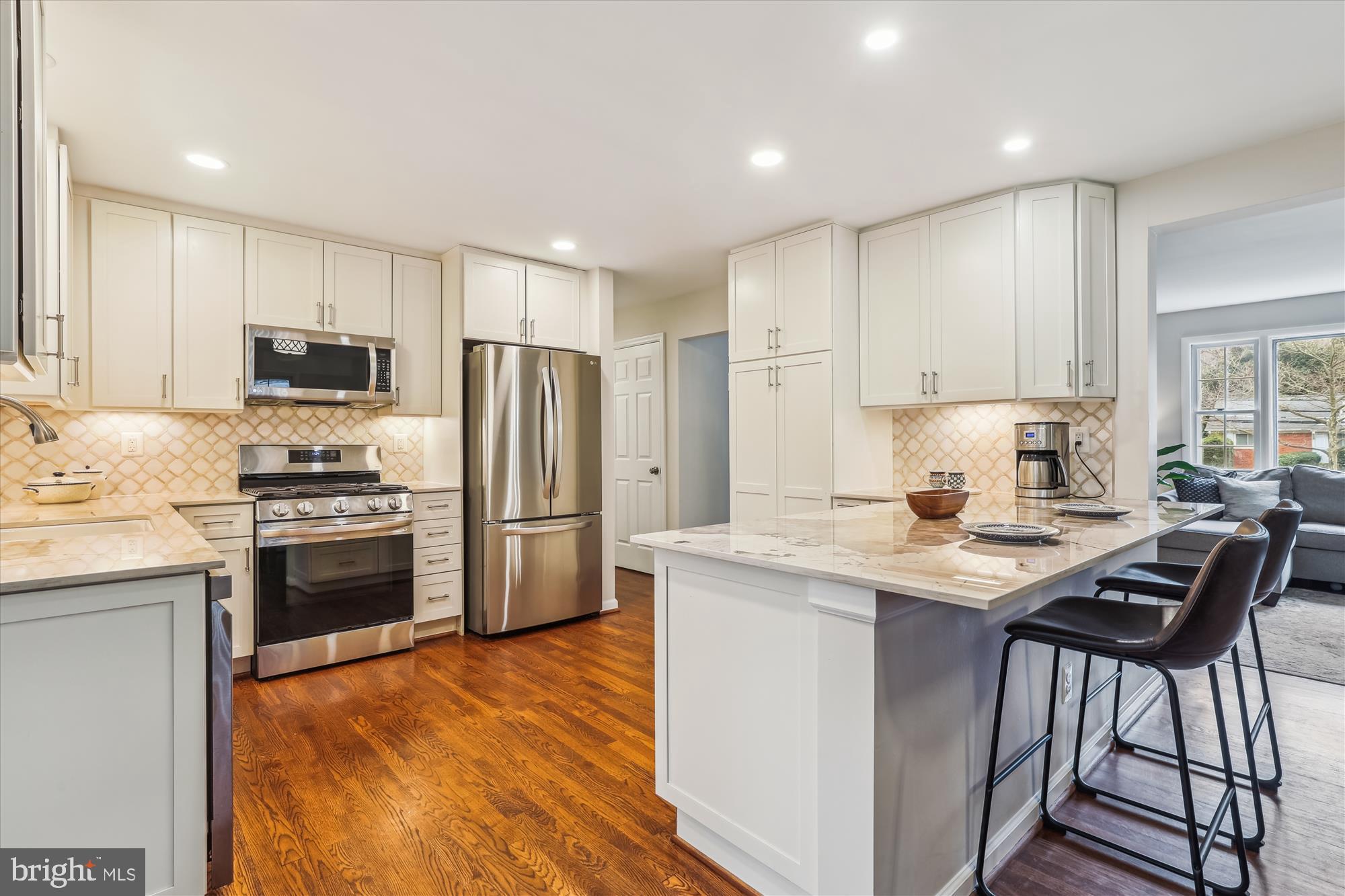 CRESCENT HILLS - Residential