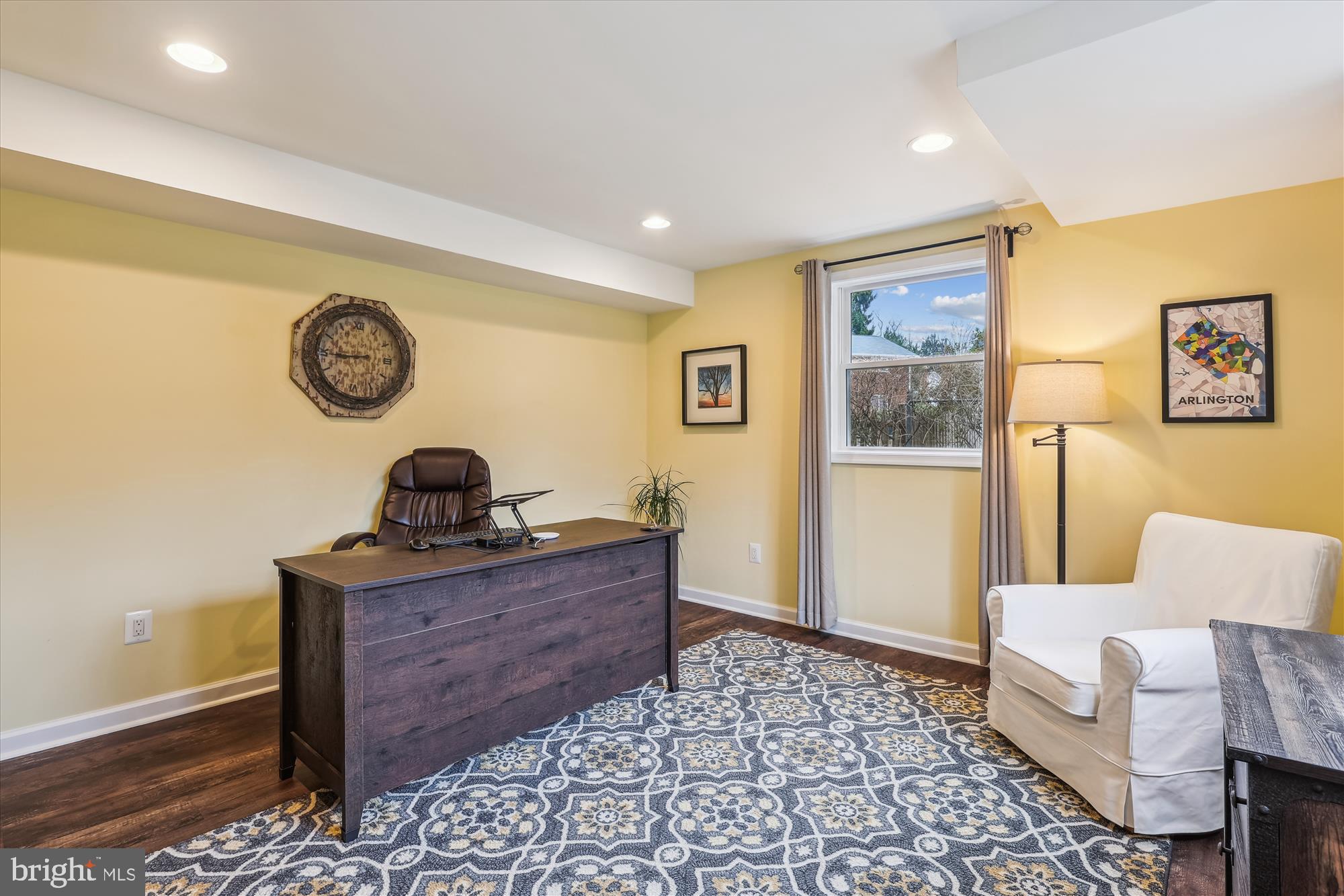 CRESCENT HILLS - Residential