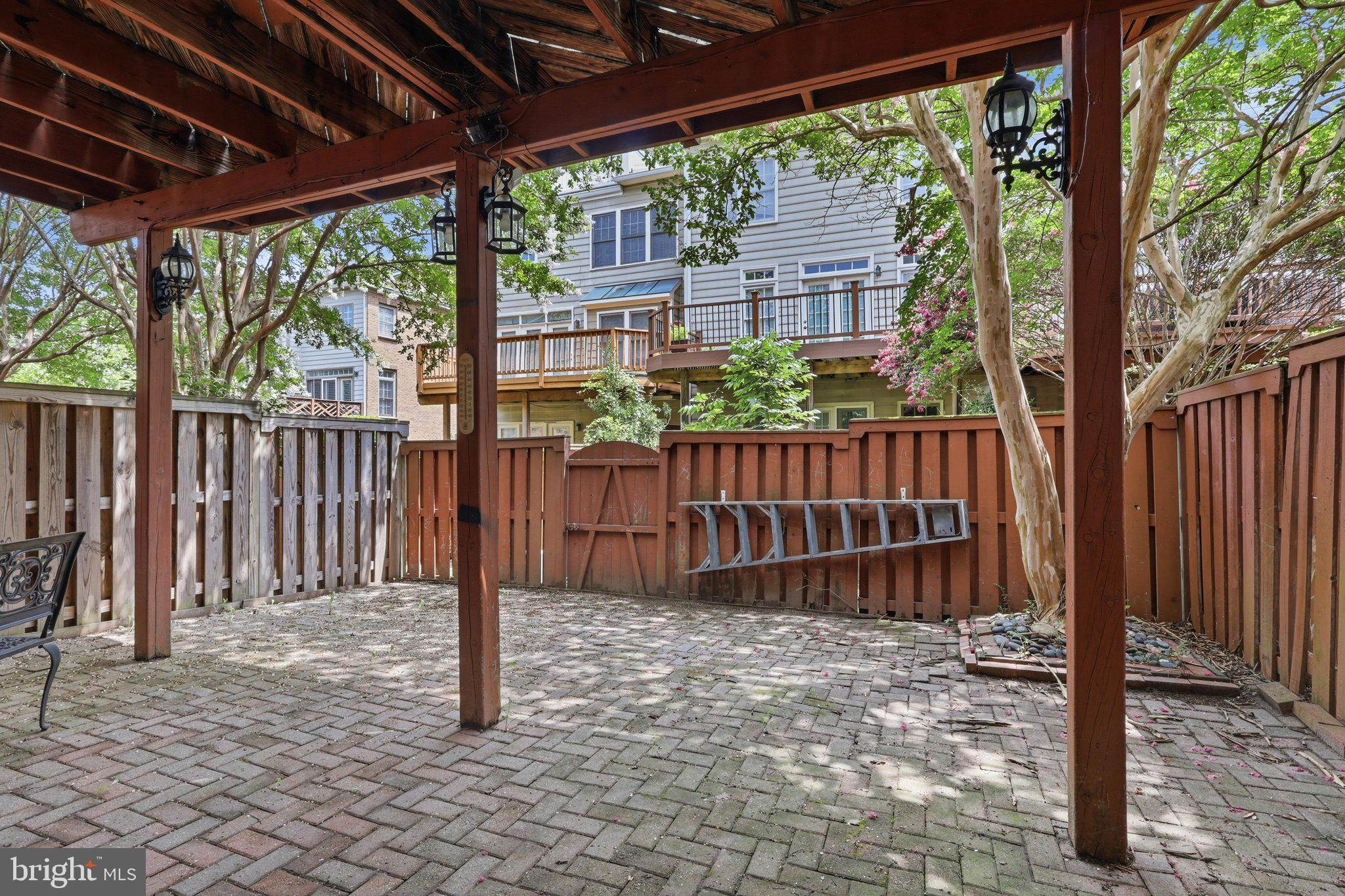 AMBERWOOD - Residential