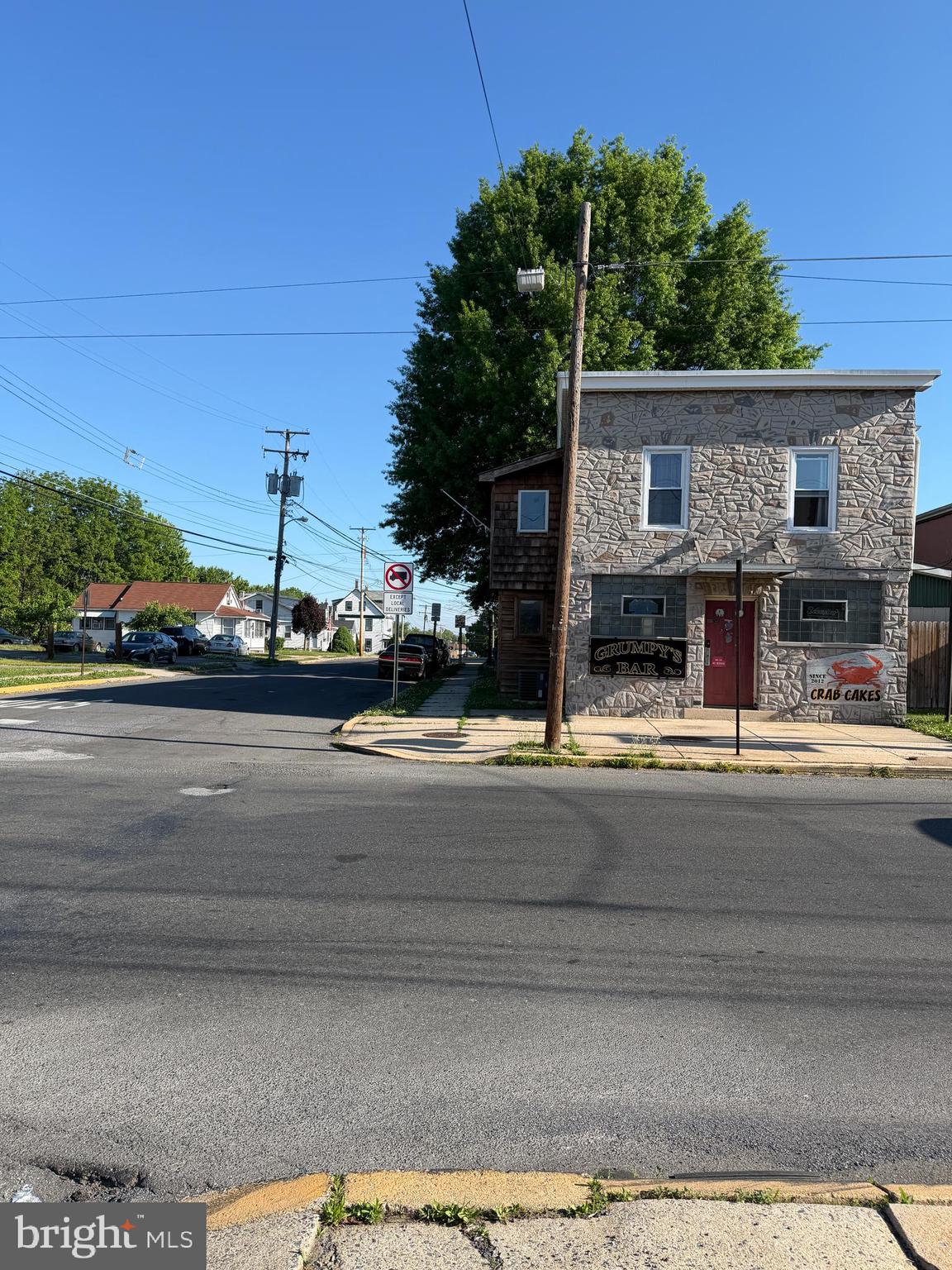 Established corner bar in suburban area. Prime opportunity to own your own business. Sale includes business, equipment and "R" liquor license. Multiple streams of income from gaming machines plus an apartment. Owner will sell the "R" license, equipment and business and lease the building to a qualified buyer.  Call for additional information.