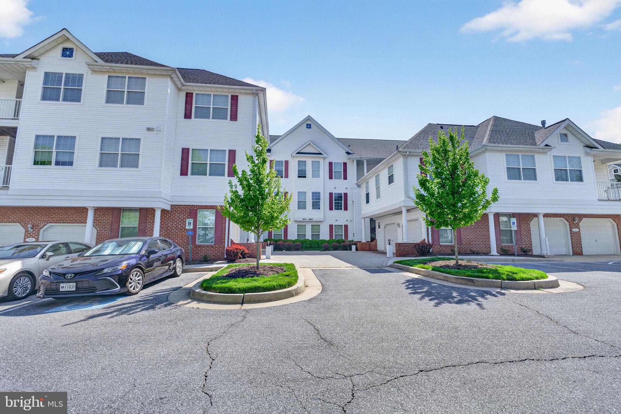 HOLLINGTON AT THE POINTE - Residential