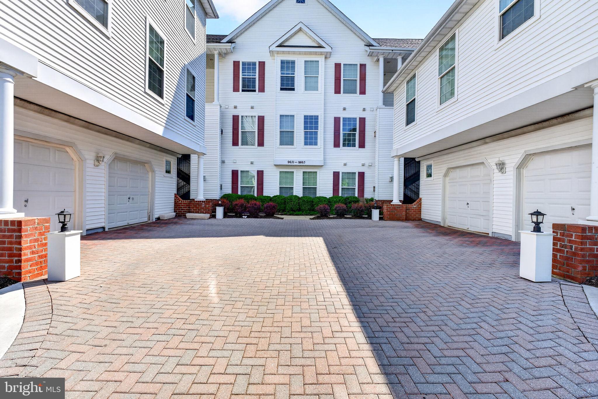 HOLLINGTON AT THE POINTE - Residential