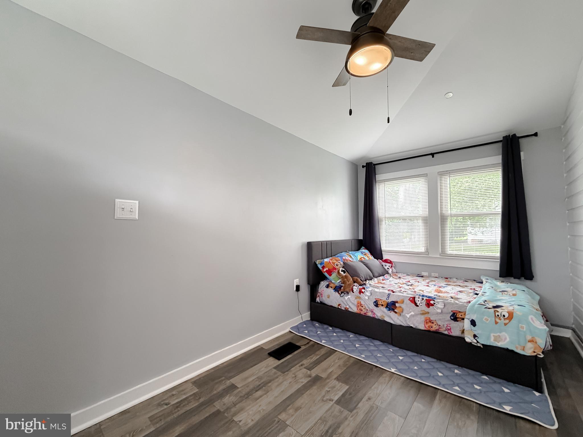 EAGLE HARBOR - Residential