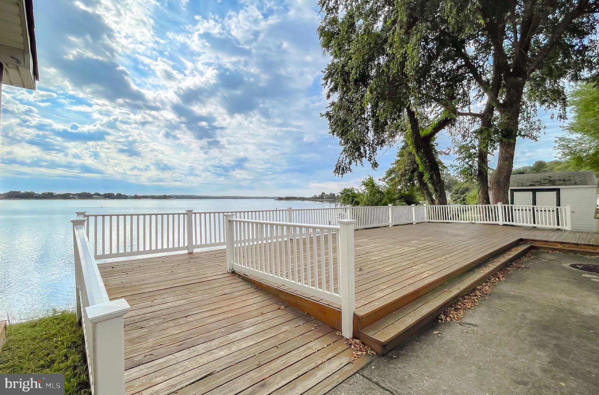 EAGLE HARBOR - Residential