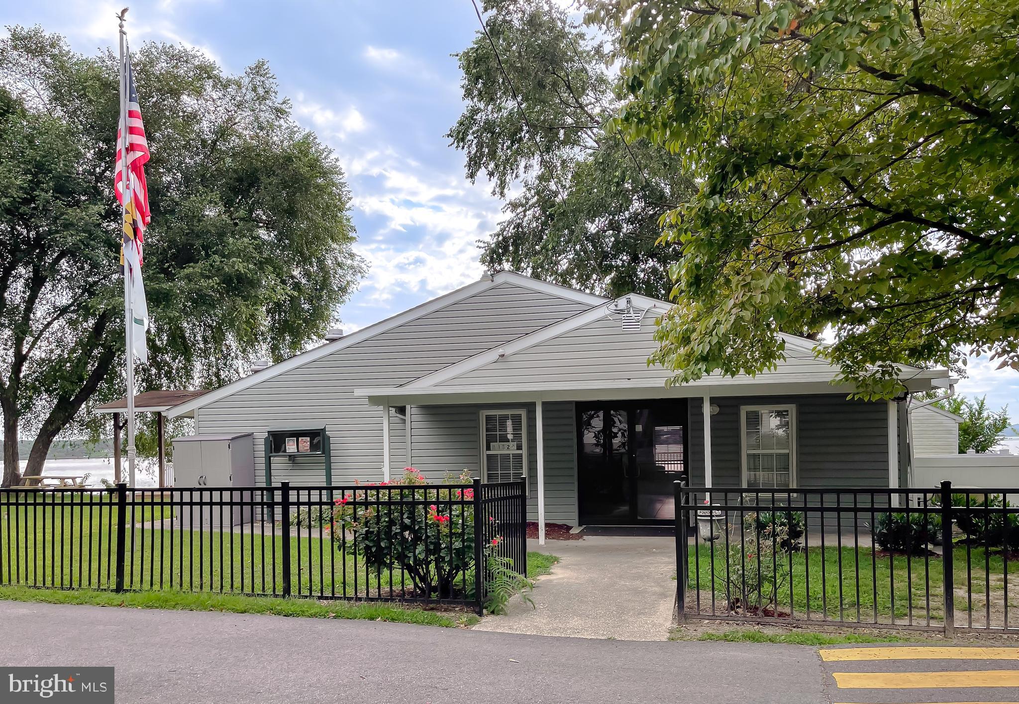 EAGLE HARBOR - Residential