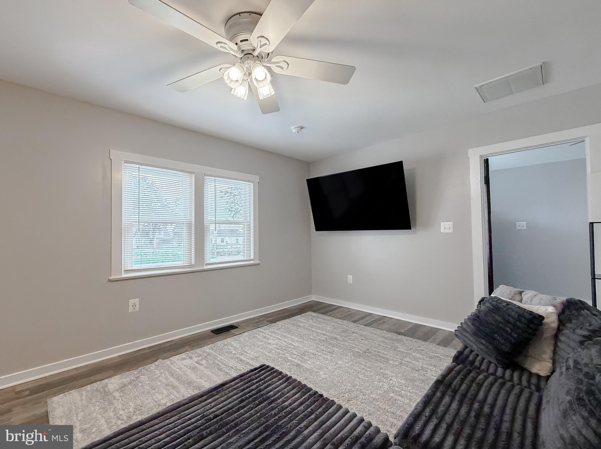 EAGLE HARBOR - Residential