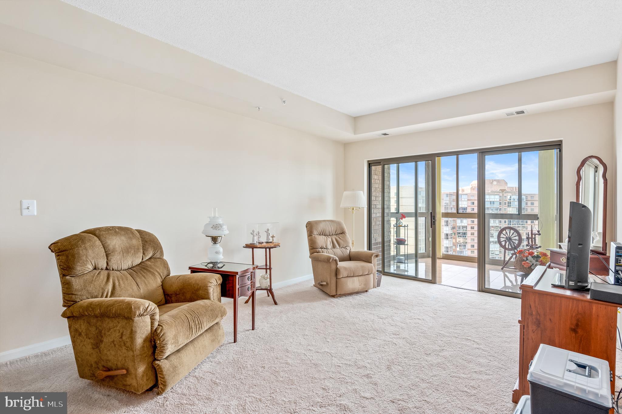 LANSDOWNE WOODS - Residential