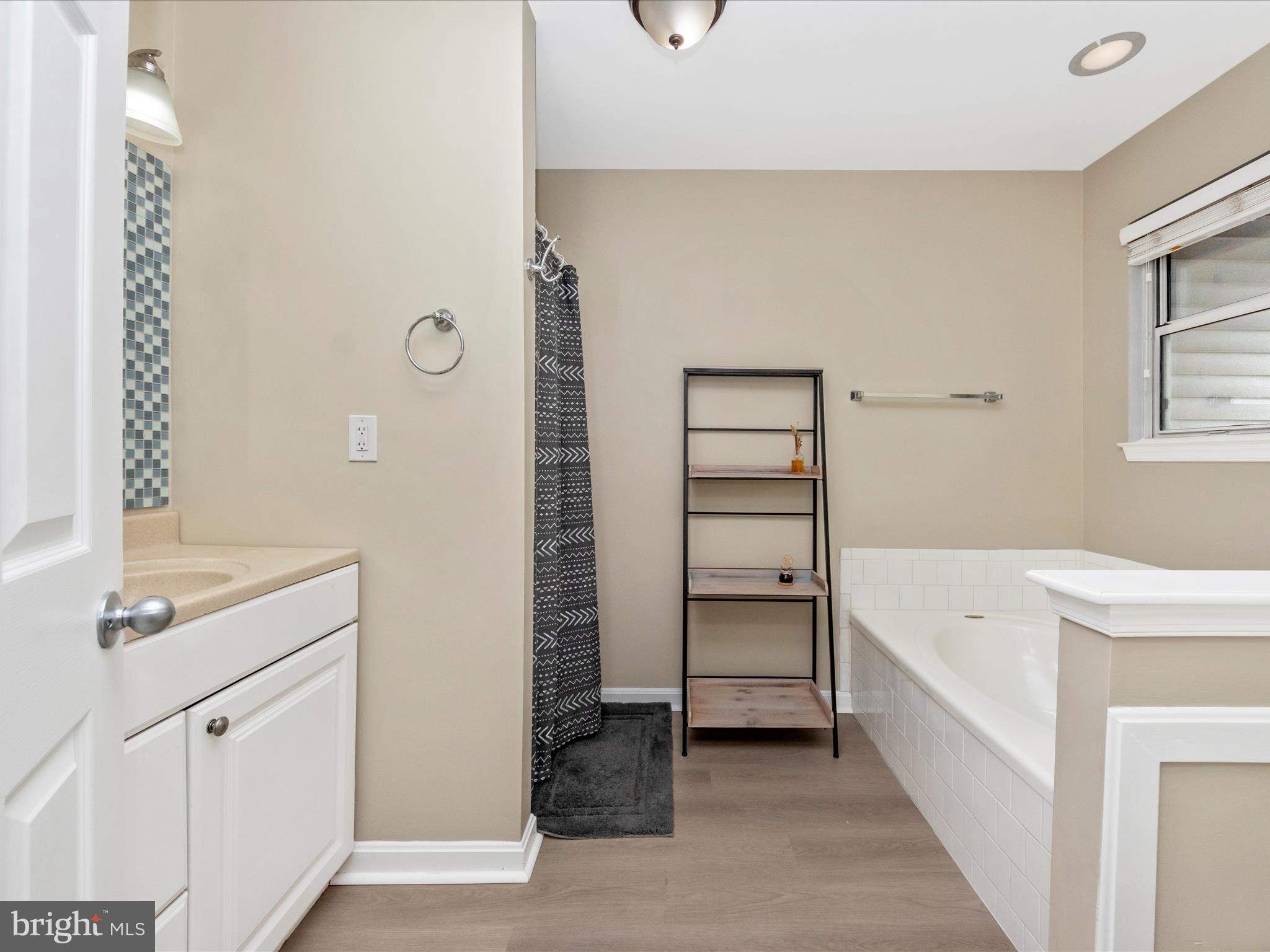 RIVERCHASE CONDOS - Residential