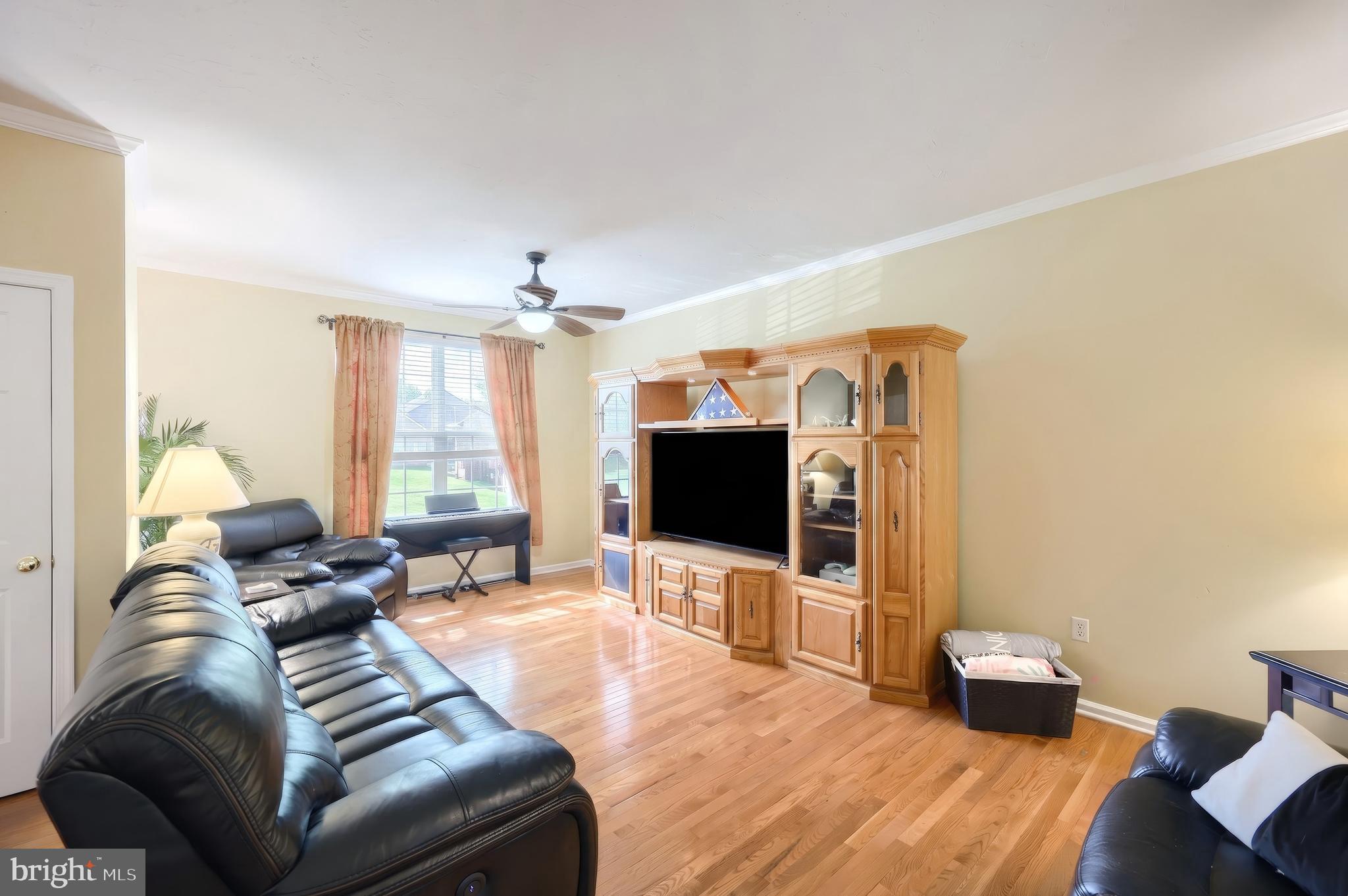 COLONIAL HILLS - Residential