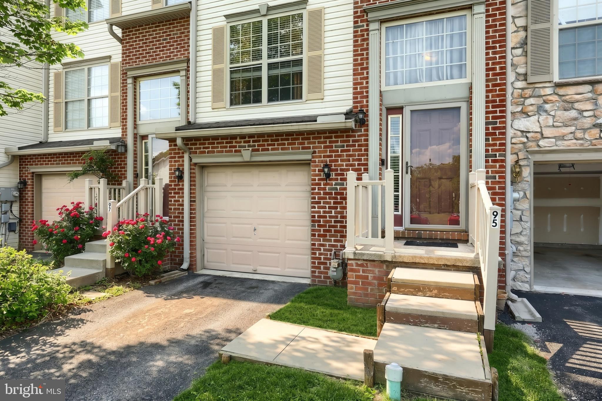 COLONIAL HILLS - Residential