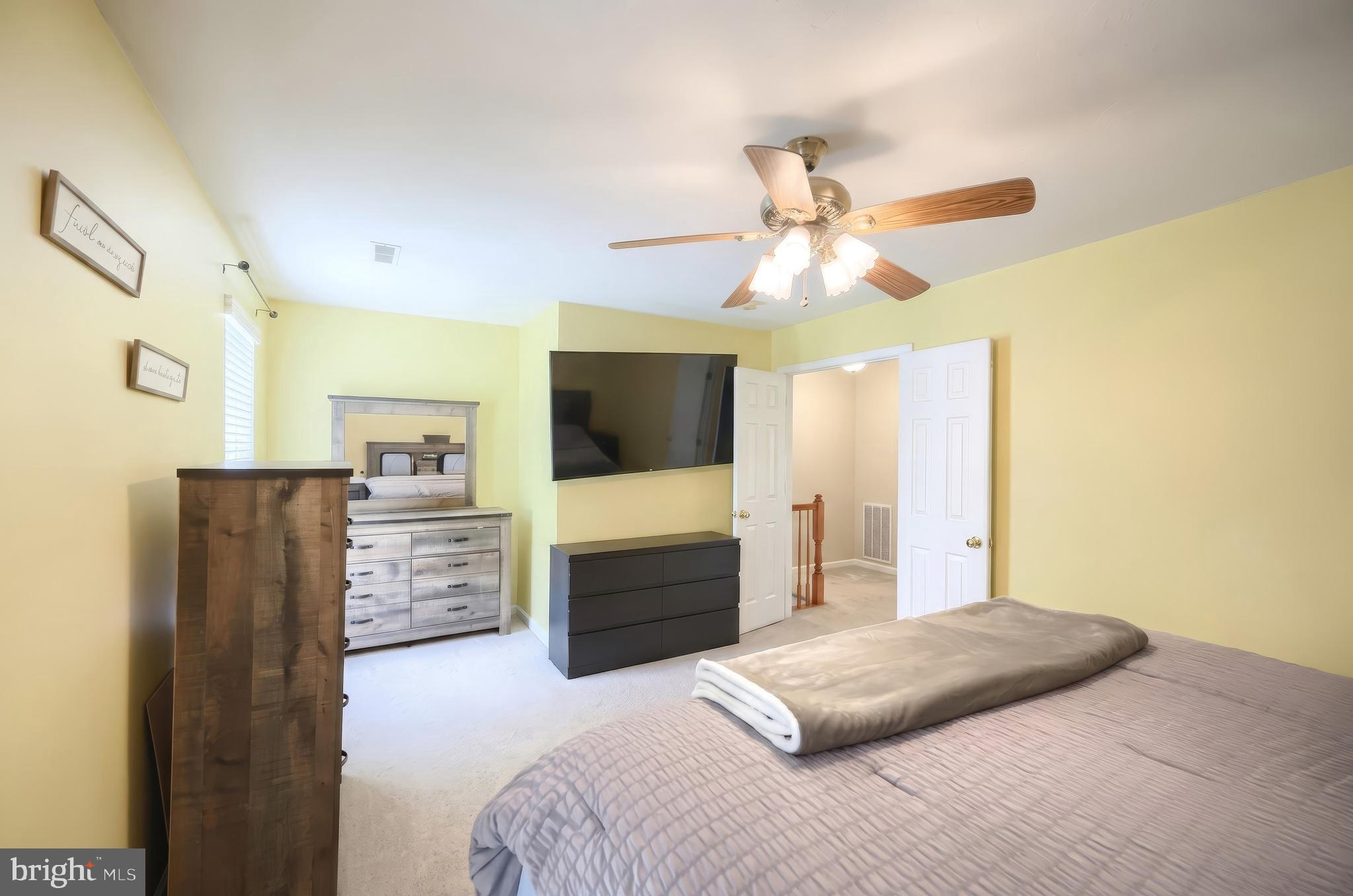 COLONIAL HILLS - Residential