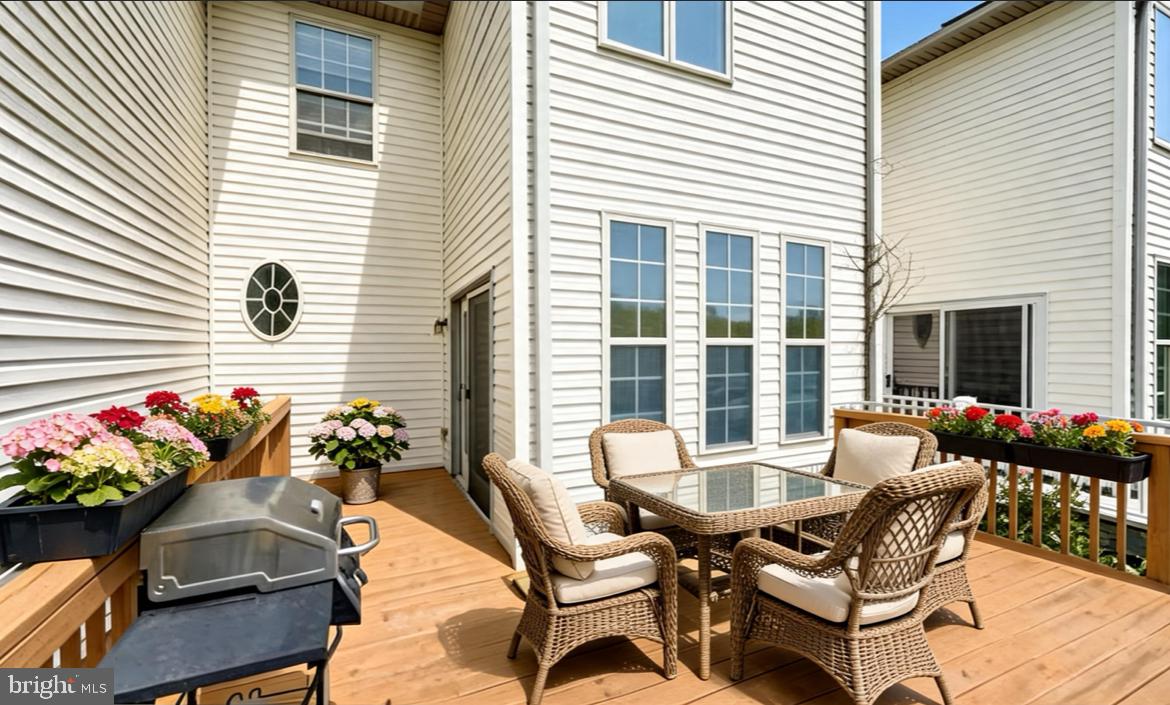 COLONIAL HILLS - Residential
